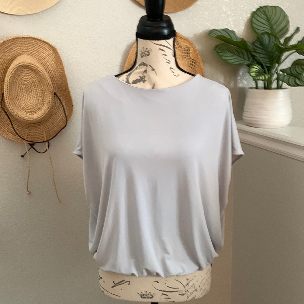 Light gray backless top, so small petite